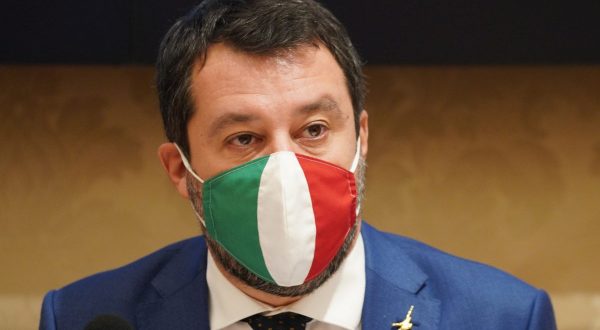 Salvini “Sospendere tutte le scadenze fiscali”