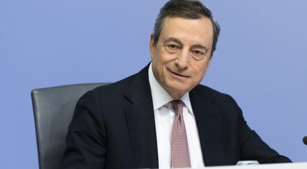 Francia, Les Echos vede Draghi candidabile per il Colle nel 2022