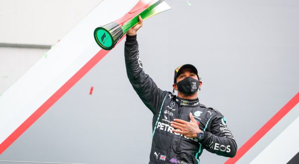 Hamilton trionfa al Gp di Turchia, settimo titolo mondiale in carriera