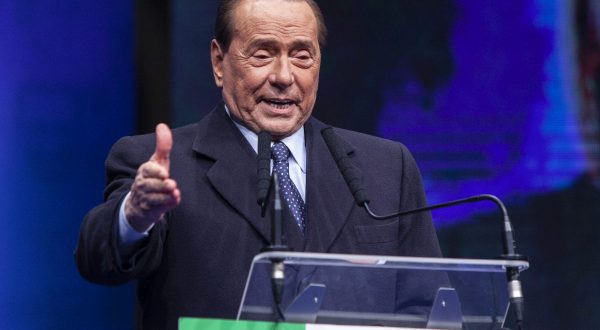 Berlusconi “Maggioranza diversa è impossibile”