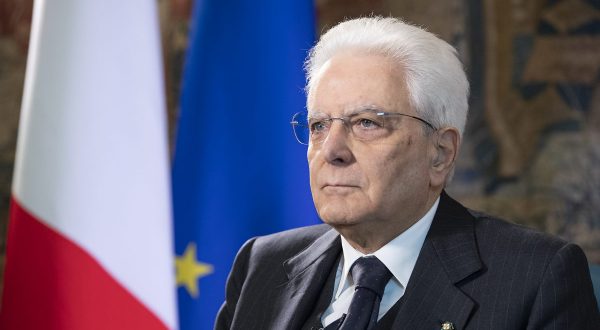 Mattarella “Il Covid tende a dividerci, no a polemiche scomposte”