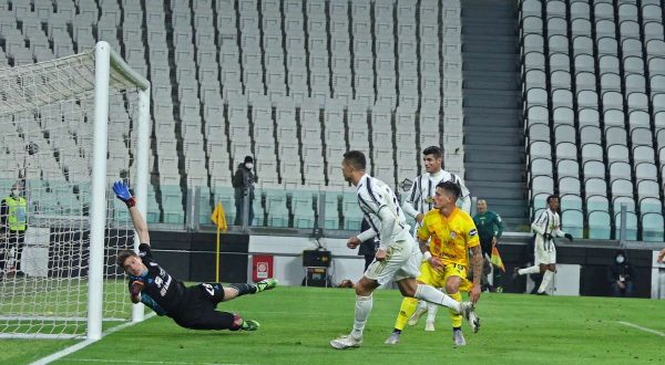 Ronaldo affonda il Cagliari, la Juve vince ed è seconda