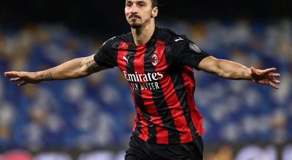 Il Milan vince anche a Napoli, doppietta di super Ibrahimovic