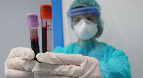 Coronavirus, crescono contagi e decessi ma intensive in calo