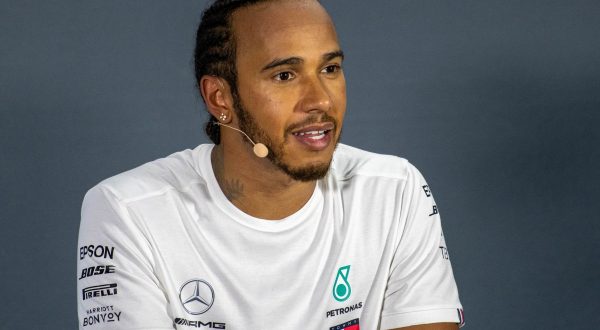 Gp Bahrain, Hamilton davanti anche nelle Libere 2, Ferrari lontane