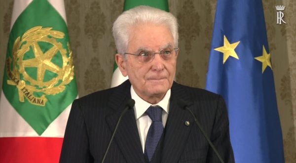 Mattarella “Il Covid tende a dividerci, evitare polemiche”