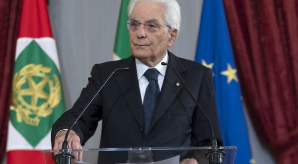 Coronavirus, Mattarella “Ancora sacrifici ma guardare al dopo”