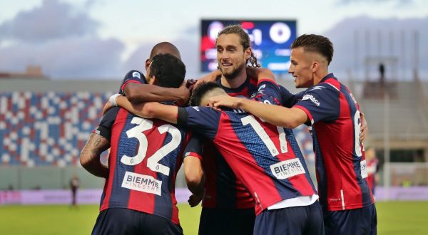 Crotone prima vittoria in campionato, Spezia battuto 4-1