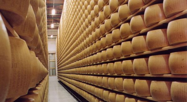 Parmigiano Reggiano, in bilancio preventivo 2021 ricavi a 51,8 milioni