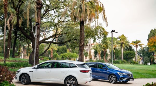 Nuova Renault Megane Sporter E-Tech, energia per il business