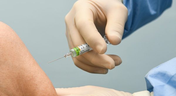 Covid, campagna di vaccinazione in Italia inizierà con 1,8 mln di dosi