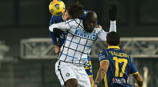 Inter chiude l’anno con una vittoria, Verona battuto 2-1