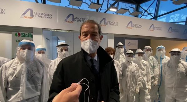 Controlli anticovid, Musumeci visita aeroporto Palermo