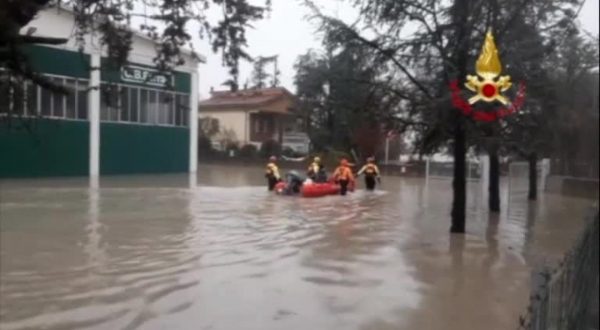 Esonda fiume Panaro, evacuazioni nel Modenese