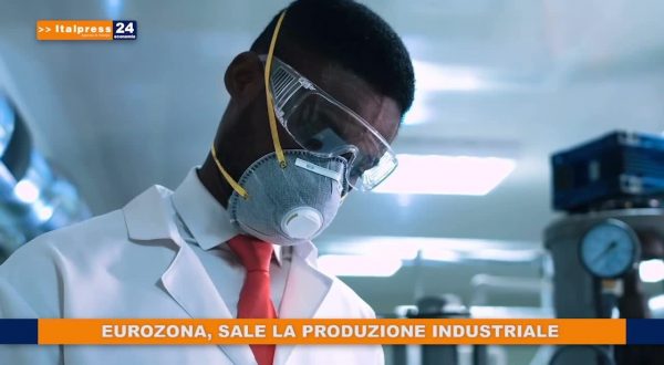 Eurozona, sale la produzione industriale