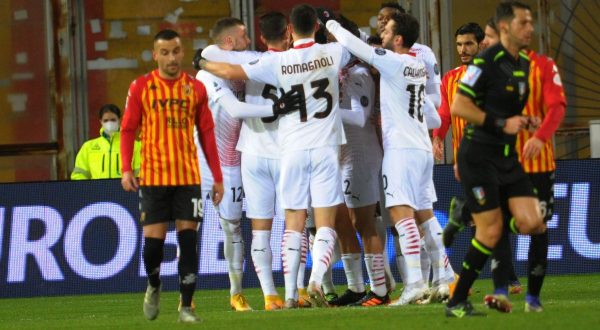 Milan vince a Benevento e resta in vetta alla Serie A