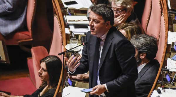 Governo, Renzi “Non vogliamo poltrone, pronti a lasciare le nostre”