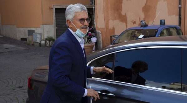 Governo: D’Alema “Non si manda via l’uomo più popolare”