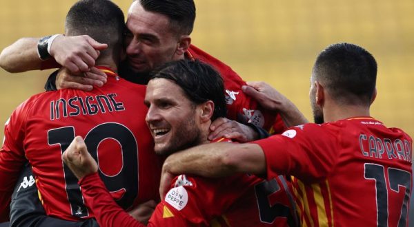 Joao Pedro non basta, il Benevento vince in rimonta a Cagliari