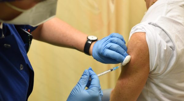 Covid, in Italia oltre 731 mila vaccinati