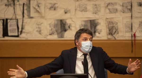 Renzi “Disponibili a discutere senza veti, non voteremo fiducia”