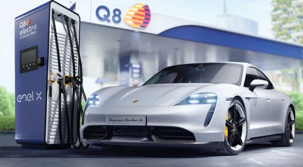 Porsche, Q8 ed Enel X insieme per ampliare rete ricarica Ultrafast