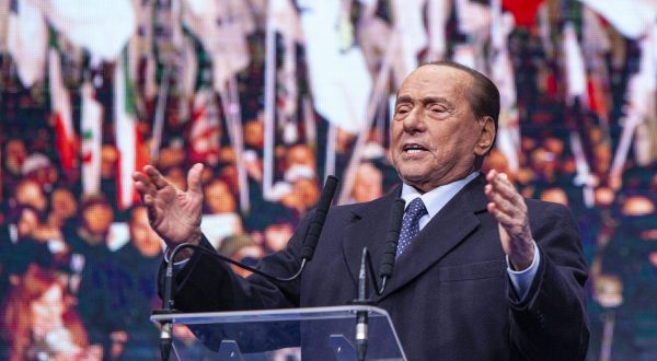 Berlusconi “O un nuovo Governo o le elezioni”