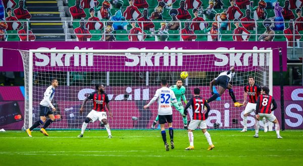 Pesante ko Milan a San Siro con l’Atalanta, ma è campione d’inverno