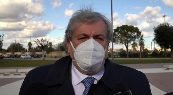 Emiliano a Lecce per l’attivazione di 16 posti in terapia intensiva