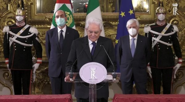 Mattarella “Verificare la praticabilità della maggioranza precedente”