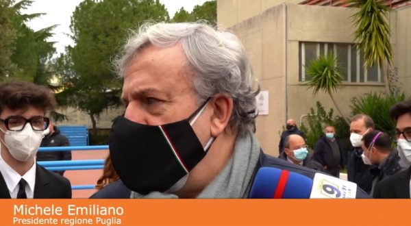 Emiliano a studenti “Decisioni su scuola le prende il Governo”