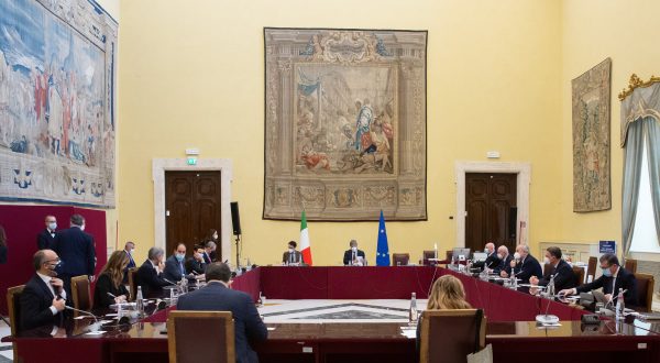 Governo, alla Camera si tratta ancora sul programma