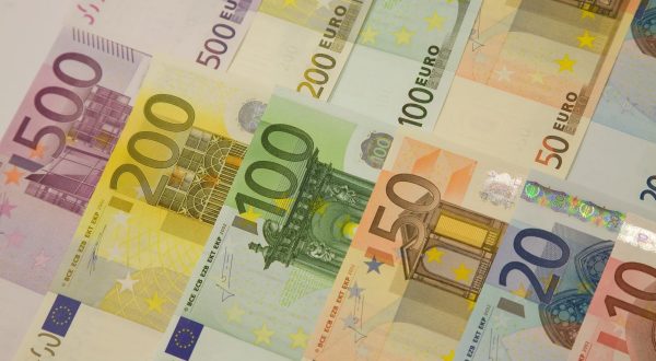 Nel 2020 Pil dell’Eurozona -6,8%