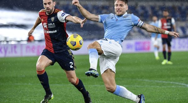 La Lazio batte il Cagliari, Roma agganciata al 4° posto