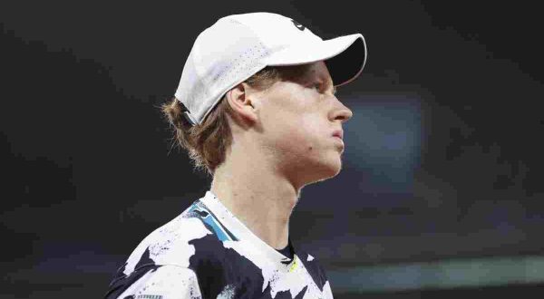 Australian Open, Sinner eliminato all’esordio da Shapovalov