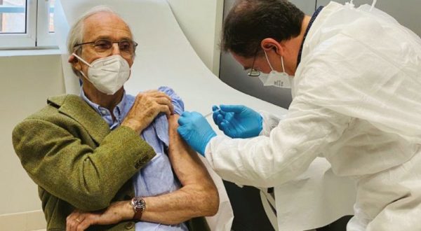 Renzo Piano primo vaccinato over 80 in Liguria “Fatelo senza esitazione”