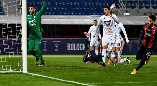 Viola risponde a Sansone, è 1-1 fra Bologna e Benevento