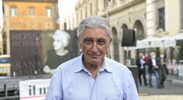 Amministrative, Bassolino si candida a sindaco di Napoli