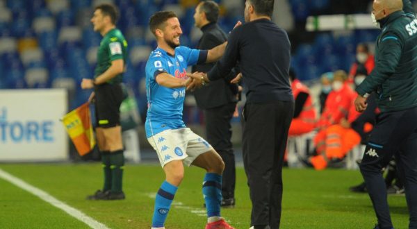 Il Napoli vince 2-0 il derby col Benevento, Mertens sugli scudi