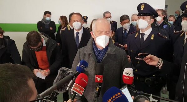 Gabrielli “In Italia niente sanzioni ma necessario vaccinarsi”