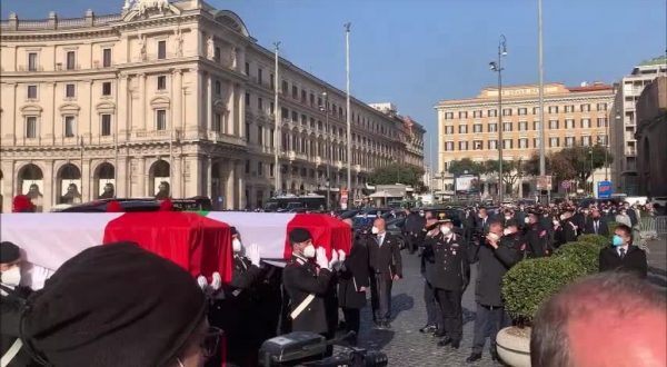 Funerali di Stato per Attanasio e Iacovacci, feretri avvolti nel Tricolore