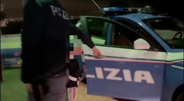 Bimbo a Napoli guarisce da rara malattia, la Polizia esaudisce suo sogno