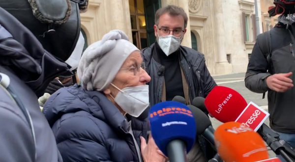 Governo, Bonino “Salvini dovrà cambiare felpe…”