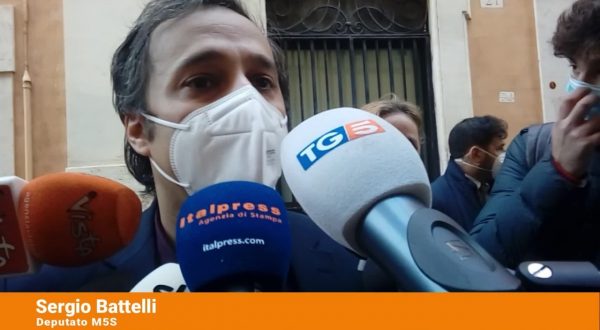 Governo, Battelli (M5S) “Prima di decidere ascolteremo Draghi”