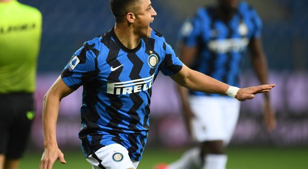 L’Inter vince 2-1 a Parma e vola a +6 sul Milan