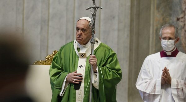 Il Papa in Iraq “Tacciano le armi, basta violenze ed estremismi”