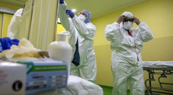 Covid, l’indice Rt sale a 1,16, Iss “Epidemia in espansione”