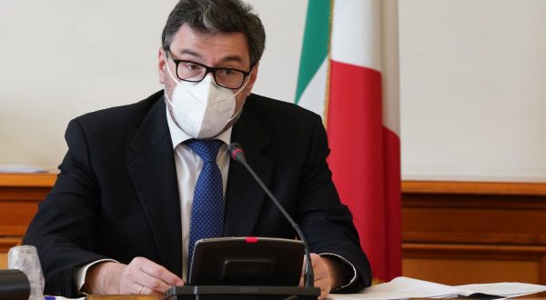 Alitalia, Giorgetti “La parola d’ordine è discontinuità”