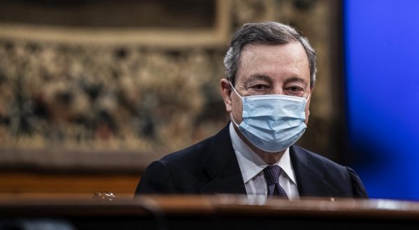 Draghi “Accelerare sui vaccini e pianificare le riaperture”