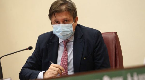 Coronavirus, Sileri “Scuole aperte dopo Pasqua, anche in zona rossa”